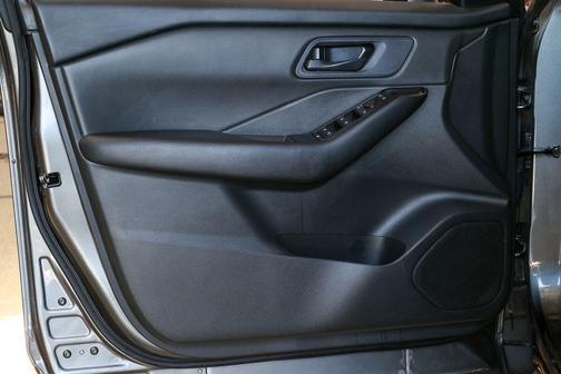 Gun Metallic 2024 Nissan Rogue S