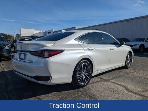 2022 Lexus ES 300h LUXURY