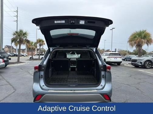 Moon Dust 2023 Toyota Highlander PLATINUM