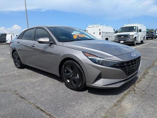 Metal 2022 Hyundai ELANTRA SEL