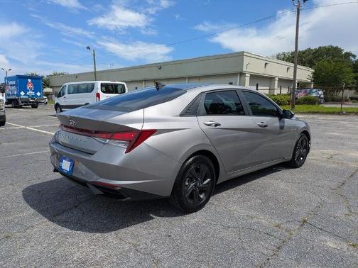 Metal 2022 Hyundai ELANTRA SEL