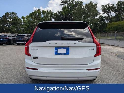 2022 Volvo XC90 T6 MOMENTUM 6 PASSENGER