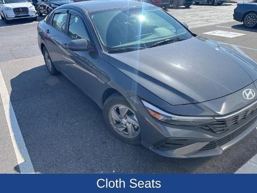 2025 Hyundai ELANTRA SE