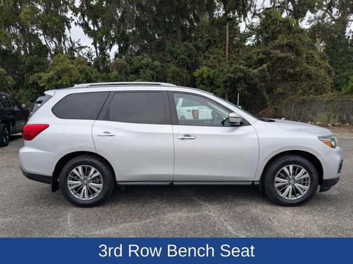 2019 Nissan Pathfinder SV