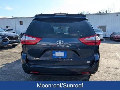 2018 Toyota Sienna XLE PREMIUM 7 PASSENGER