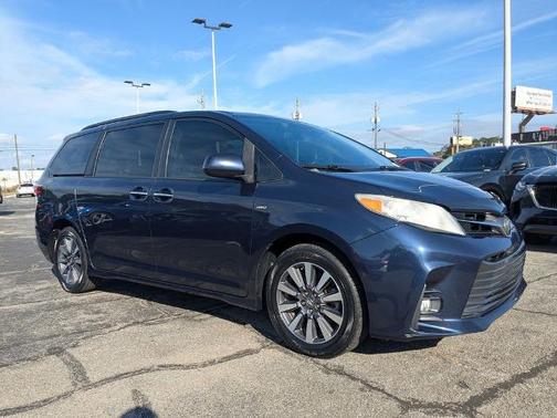 2018 Toyota Sienna XLE PREMIUM 7 PASSENGER