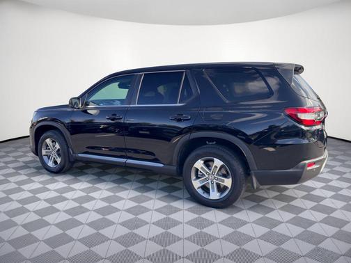 Crystal Black Pearl 2023 Honda Pilot 2WD EX-L 7 Passenger