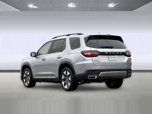 Solar Silver Metallic 2026 Honda Pilot Touring 8-Passenger