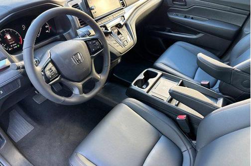 Platinum White Pearl 2026 Honda Odyssey Sport-L