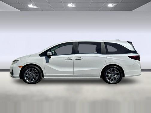 Platinum White Pearl 2026 Honda Odyssey Touring