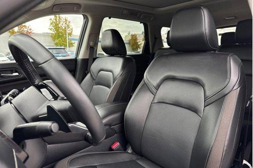 2024 Nissan Pathfinder SL FWD