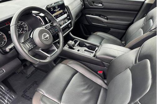 2024 Nissan Pathfinder SL FWD