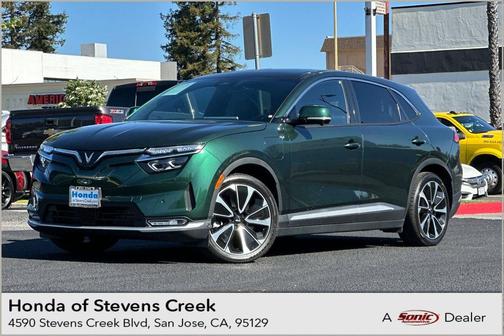 Deep Ocean Metallic 2023 VinFast VF 8 Plus