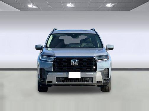 Sonic Gray Pearl 2026 Honda Pilot Touring 8-Passenger