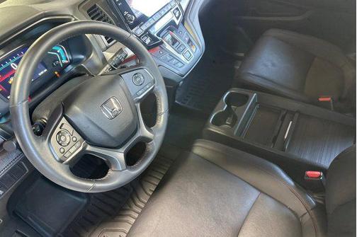 Platinum White Pearl 2024 Honda Odyssey Sport