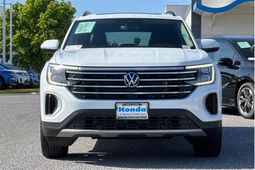 Pure White 2025 Volkswagen Atlas 2.0T SE w/Technology