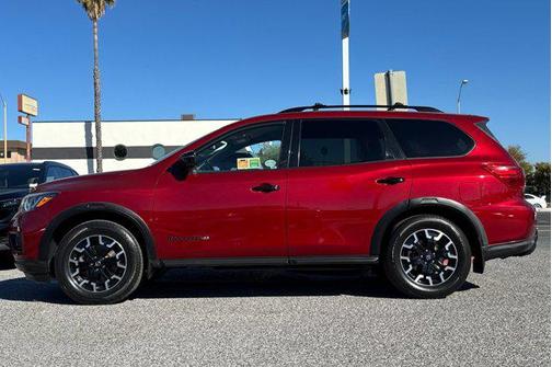 2020 Nissan Pathfinder SV