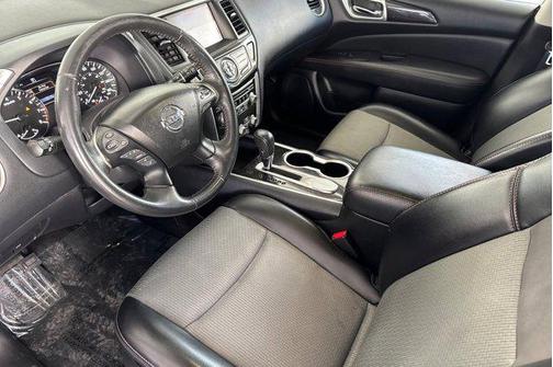 2020 Nissan Pathfinder SV