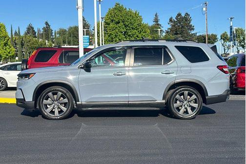 Sonic Gray Pearl 2023 Honda Pilot AWD Sport