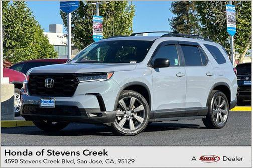 Sonic Gray Pearl 2023 Honda Pilot AWD Sport