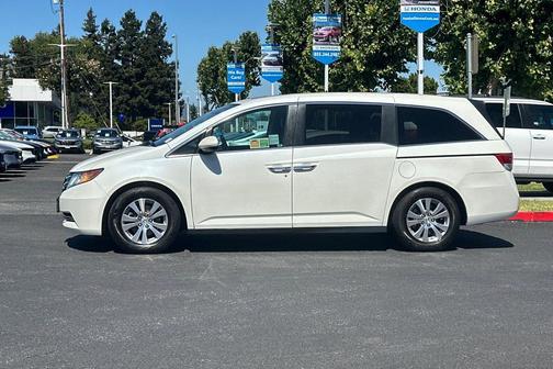 White Diamond Pearl 2017 Honda Odyssey EX-L