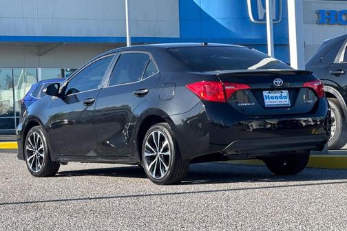 Black Sand Pearl 2017 Toyota Corolla SE