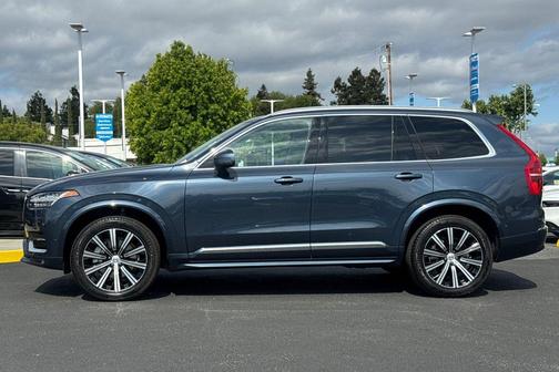 Denim Blue Metallic 2023 Volvo XC90 B5 Plus