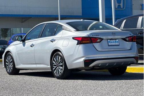 Brilliant Silver Metallic 2023 Nissan Altima 2.5 SV