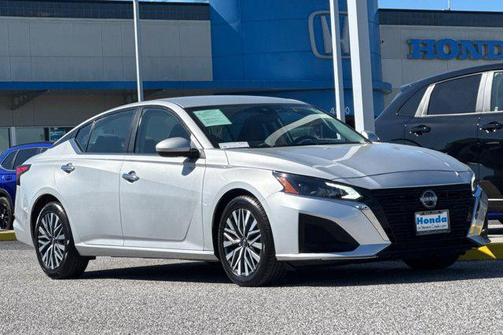 Brilliant Silver Metallic 2023 Nissan Altima 2.5 SV