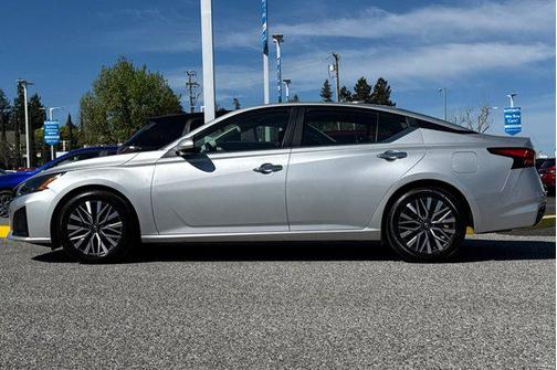 Brilliant Silver Metallic 2023 Nissan Altima 2.5 SV