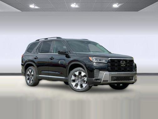 Crystal Black Pearl 2026 Honda Pilot Touring 8-Passenger