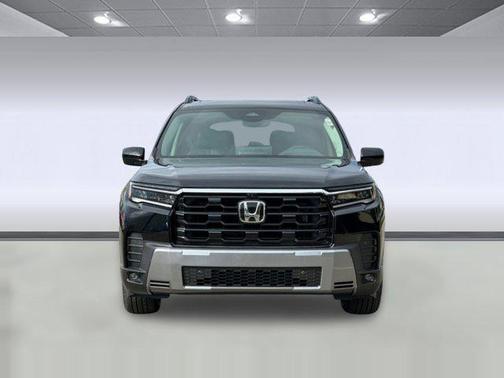 Crystal Black Pearl 2026 Honda Pilot Touring 8-Passenger
