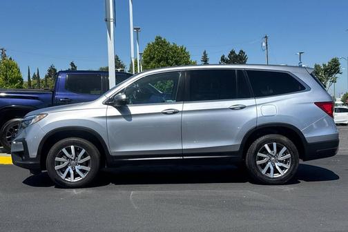 Lunar Silver Metallic 2021 Honda Pilot AWD EX
