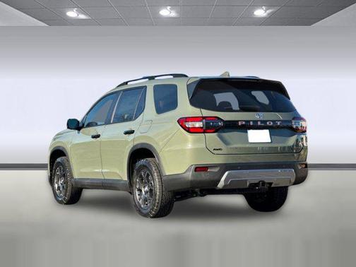 Ash Green Metallic 2026 Honda Pilot TrailSport