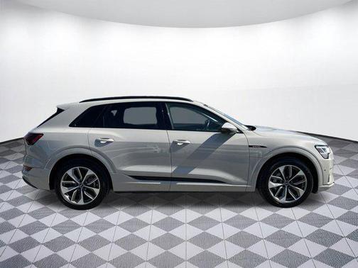 2021 Audi e-tron Premium Plus