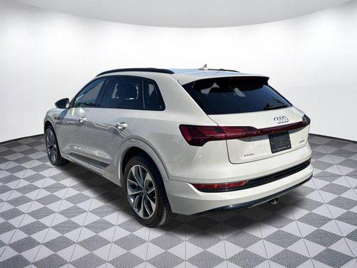 2021 Audi e-tron Premium Plus