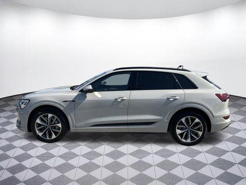 2021 Audi e-tron Premium Plus