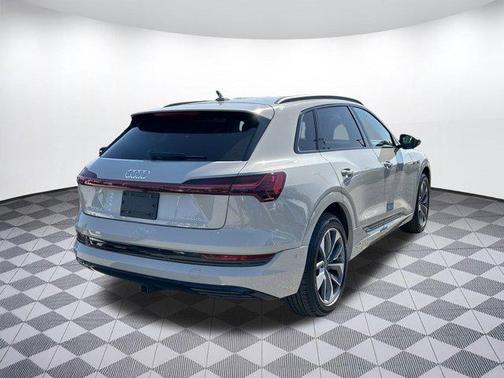 2021 Audi e-tron Premium Plus