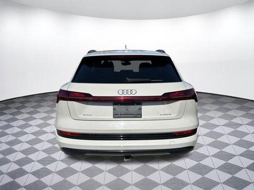 2021 Audi e-tron Premium Plus