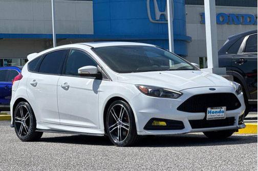 OXFORD WHITE 2016 Ford Focus ST