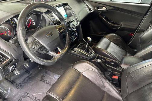 OXFORD WHITE 2016 Ford Focus ST