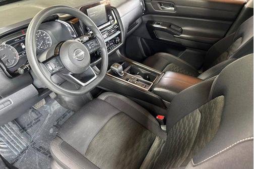 2022 Nissan Pathfinder S 2WD