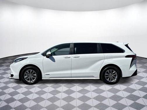 2021 Toyota Sienna LE
