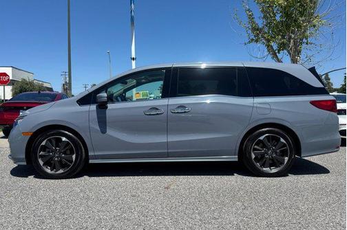 Obsidian Blue Pearl 2023 Honda Odyssey Elite