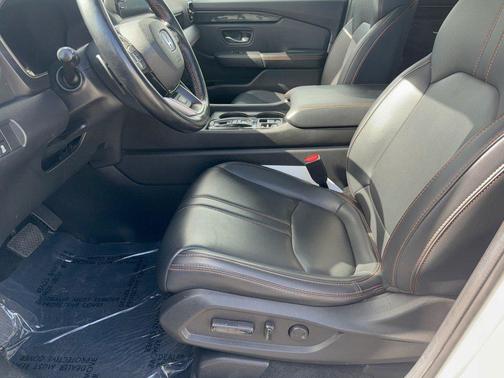 Platinum White Pearl 2024 Honda Pilot TrailSport