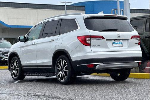 Platinum White Pearl 2022 Honda Pilot Touring 8-Passenger