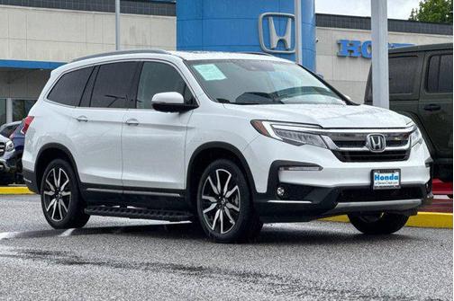 Platinum White Pearl 2022 Honda Pilot Touring 8-Passenger