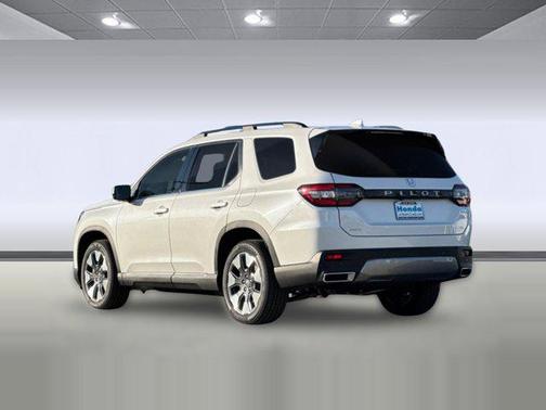 Platinum White Pearl 2026 Honda Pilot Elite