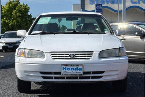 Super White 1998 Toyota Camry LE