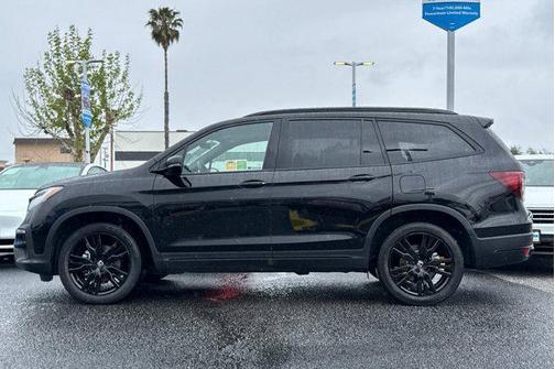 Crystal Black Pearl 2022 Honda Pilot AWD Black Edition